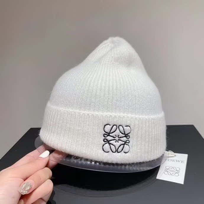 20冬季最新专柜款-罗意威Loewe新款毛线帽,秋冬个性保暖,复古潮味十足,很强的街拍风