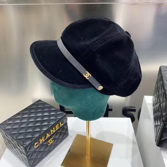 20冬季最新专柜款-Chanel新款高质灯芯绒超大瘦脸云朵帽，ins爆款。一款很好看的八角，巨显脸瘦呦！三个色都是暖色系，很好看！