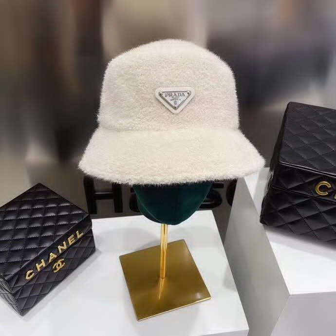 20冬季最新专柜款-Prada秋冬新款亮丝貂绒渔夫帽，一款超嗲超甜的渔夫帽，马卡龙浅色系，敲可爱，手感超好，凹造型无敌了