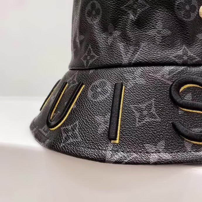 20冬季最新专柜款-路易威登LV刺绣皮革渔夫帽精致双重刺绣字母，超显高级！经典老花情怀，轻奢大牌，妥妥高级