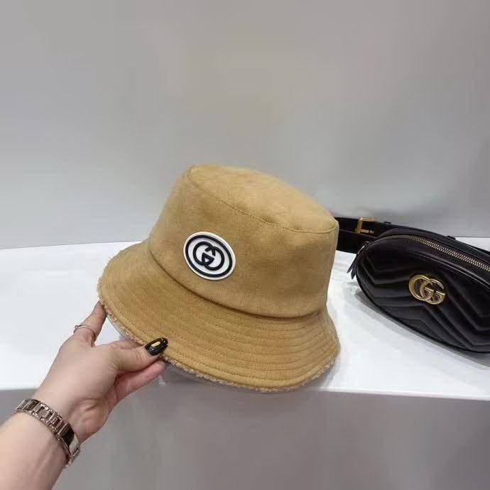 20冬季最新专柜款-古驰Gucci新款磨毛秋冬款渔夫帽，GG新标志渔夫，羔毛内檐，秋冬气息浓重，百搭暖色调，喜欢简约休闲的宝宝可以放心入，不踩雷系列！