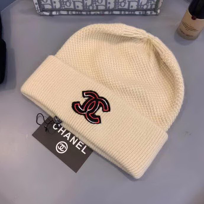 20冬季最新专柜款-Chanel新款字母刺绣标针织羊毛毛线帽，定制羊毛，简约帅气新标志，男女同款。超酷时尚街头风！
