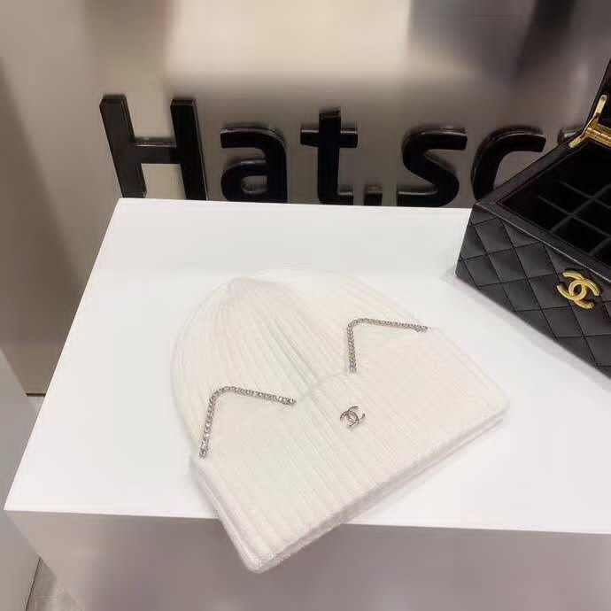 20冬季最新专柜款-Chanel猫耳朵可爱萌软妹子风针织毛线帽，简直就是太好看了！可爱减龄，高弹力羊毛棉，不限头围，甜美减龄超美