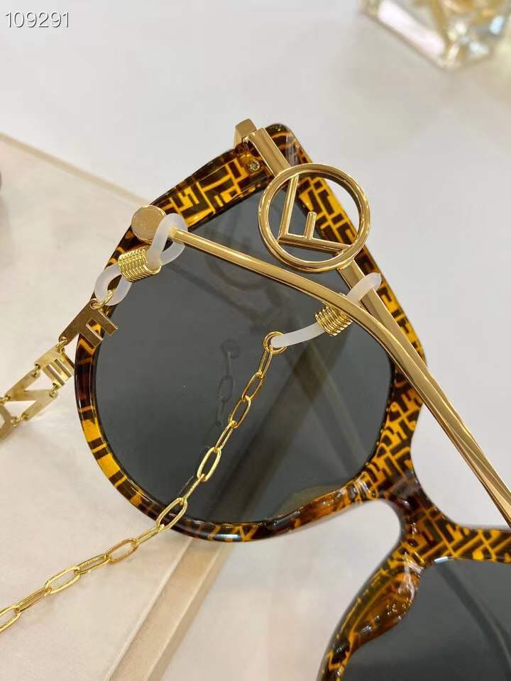 ☆「时尚达人首选」芬迪Fendi链条墨镜☆2020全网最新太阳眼镜流行趋势销量排行第一,让你做最耀眼最酷的时尚达人