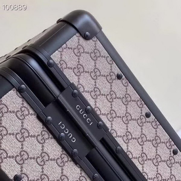 古驰/Gucci 旅行箱，釆用先进聚碳纤维工艺，高档大气的LOGO，独特设计理念，趣味横生，时尚潮流，复古风格与完美工艺，二者结合
