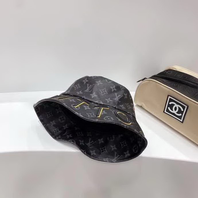 20冬季最新专柜款-路易威登LV刺绣皮革渔夫帽精致双重刺绣字母，超显高级！经典老花情怀，轻奢大牌，妥妥高级