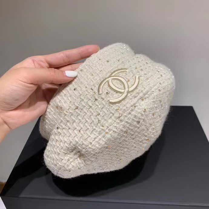 20冬季最新专柜款-香奈儿Chanel毛呢贝蕾帽，专柜同步，精致刺绣logo 百搭款，搭衣必备