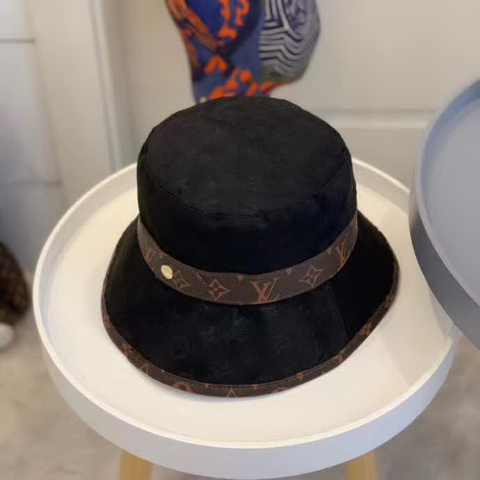20冬季最新专柜款-路易威登LV压纹渔夫帽精致双重帽铅pu字母，超显高级！经典老花情怀，妥妥高级