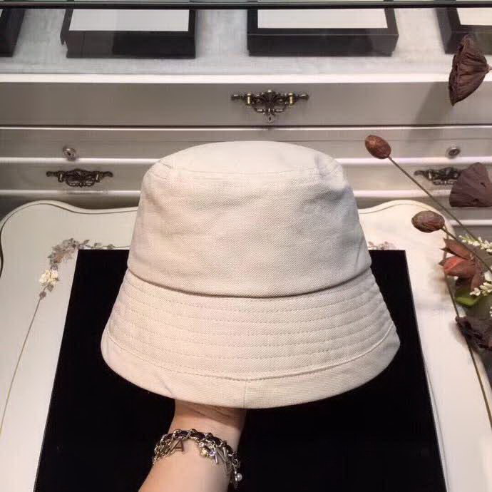 20冬季最新专柜款-Burberry杨幂同款，手感很好，超美渔夫帽 日常休闲必备啦