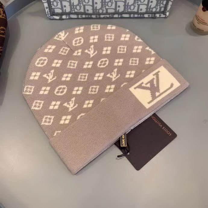 20冬季最新专柜款-路易威登LV网红时尚博主推荐款皮标针织毛线帽，手感超柔软舒适的针织线帽，弹性极佳！时尚街头风，时尚百搭！