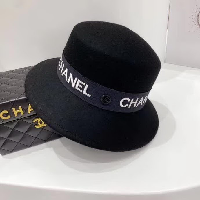 20冬季最新专柜款-Chanel20秋冬新款羊毛礼帽，羊毛材质，妥妥的高级货！奢华气质款！超衬气质的一款帽子！