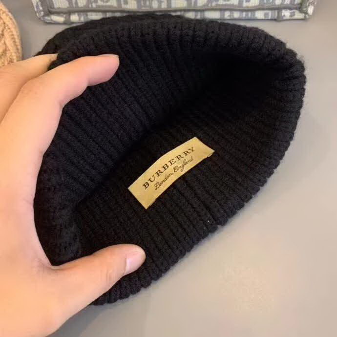 20冬季最新专柜款-Burberry毛线针织徽章标罗纹针织毛线帽 专柜新款同步 小红书推荐款