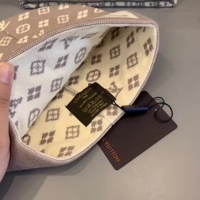 20冬季最新专柜款-路易威登LV网红时尚博主推荐款皮标针织毛线帽，手感超柔软舒适的针织线帽，弹性极佳！时尚街头风，时尚百搭！