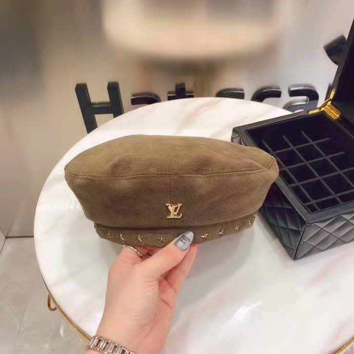 20冬季最新专柜款-路易威登LV新款磨毛星星铆钉斜纹纯棉贝雷帽，重工铜制帽铆钉，很精致，帽型裁剪恰到好处！很好戴！