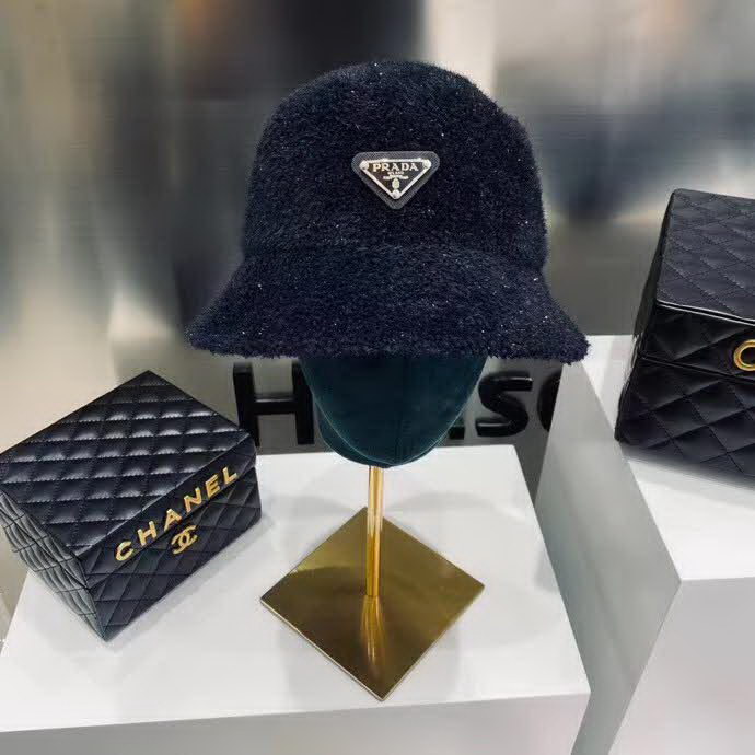 20冬季最新专柜款-Prada秋冬新款亮丝貂绒渔夫帽，一款超嗲超甜的渔夫帽，马卡龙浅色系，敲可爱，手感超好，凹造型无敌了