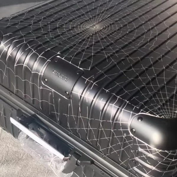 日默瓦/rimowa x Supreme联名蜘蛛网，全铝箱体，二次氧化蜘蛛网，无极变速弹跳拉杆