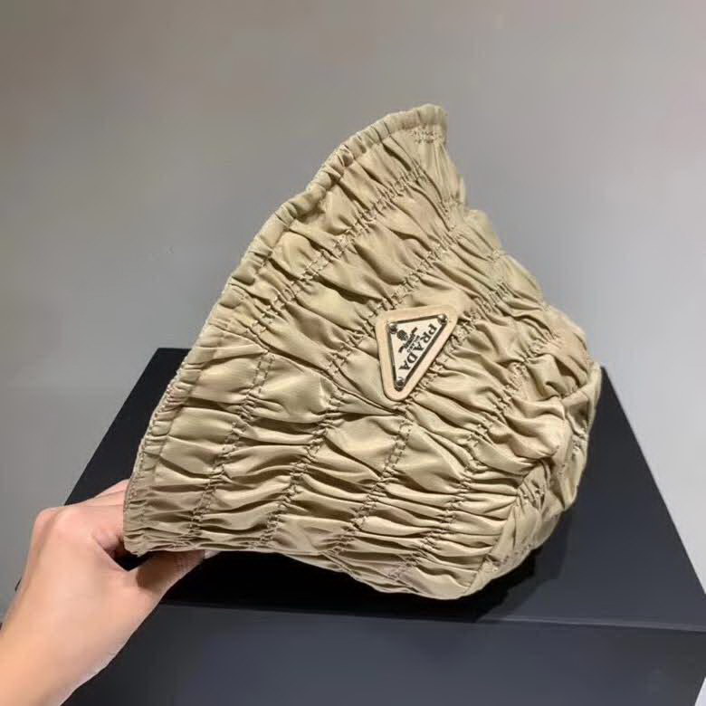 20冬季最新专柜款-Prada2020秋季新款褶皱休闲渔夫帽，百搭时尚，携带方便，可调节