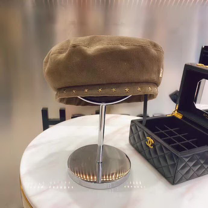 20冬季最新专柜款-路易威登LV新款磨毛星星铆钉斜纹纯棉贝雷帽，重工铜制帽铆钉，很精致，帽型裁剪恰到好处！很好戴！