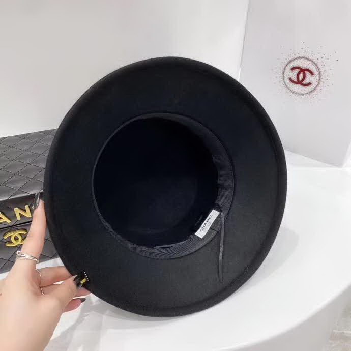 20冬季最新专柜款-Chanel20秋冬新款羊毛礼帽，羊毛材质，妥妥的高级货！奢华气质款！超衬气质的一款帽子！