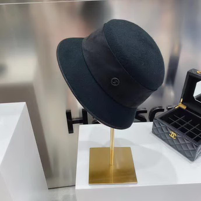 20冬季最新专柜款-Chanel秋冬新款高品质羊毛礼帽，高级麂皮绒布交叉织带，富家女礼帽，法式名媛风！超显气质的款式，香芋紫超美，香粉必入呦