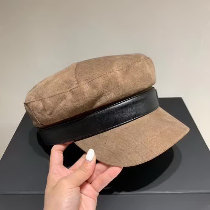 20冬季最新专柜款-Burberry简约时尚军帽，帽型超正的，帆布面料 四季皆宜，名媛范儿十足