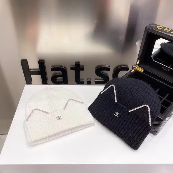 20冬季最新专柜款-Chanel猫耳朵可爱萌软妹子风针织毛线帽，简直就是太好看了！可爱减龄，高弹力羊毛棉，不限头围，甜美减龄超美