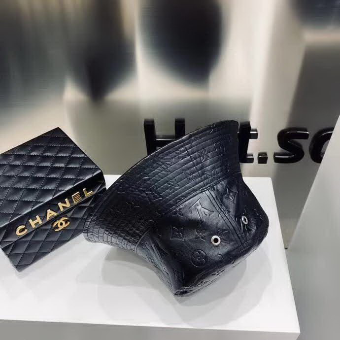 20冬季最新专柜款-路易威登LV新款麂皮绒拼皮绒双面压花皮革渔夫帽，超显质感