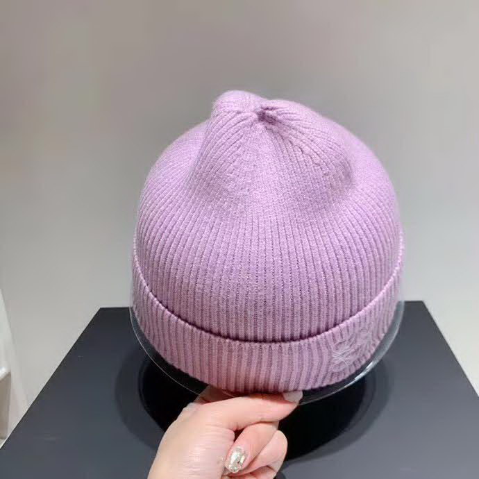 20冬季最新专柜款-罗意威Loewe新款毛线帽，秋冬个性保暖，复古潮味十足，很强的街拍风