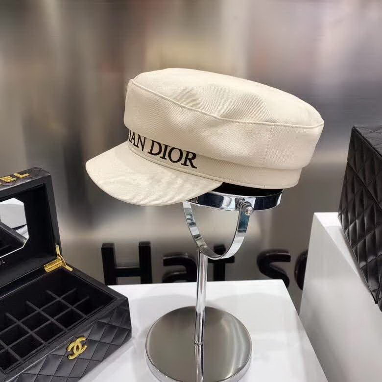 20冬季最新专柜款-Dior新款字母刺绣标志鸭舌平檐军帽！绝对时尚的帽型！犀利平檐气场超强！时尚达人人气爆款单品！