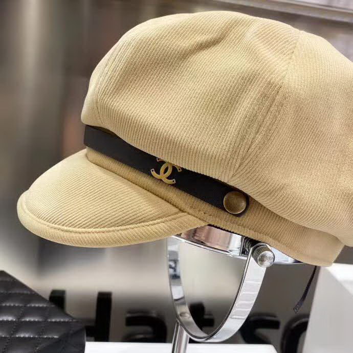 20冬季最新专柜款-Chanel新款高质灯芯绒超大瘦脸云朵帽，ins爆款。一款很好看的八角，巨显脸瘦呦！三个色都是暖色系，很好看！