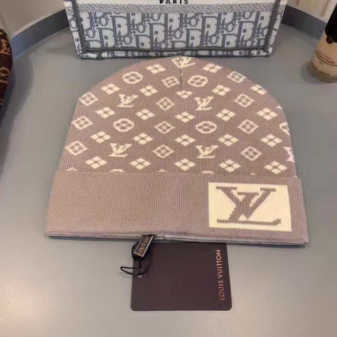 20冬季最新专柜款-路易威登LV网红时尚博主推荐款皮标针织毛线帽，手感超柔软舒适的针织线帽，弹性极佳！时尚街头风，时尚百搭！