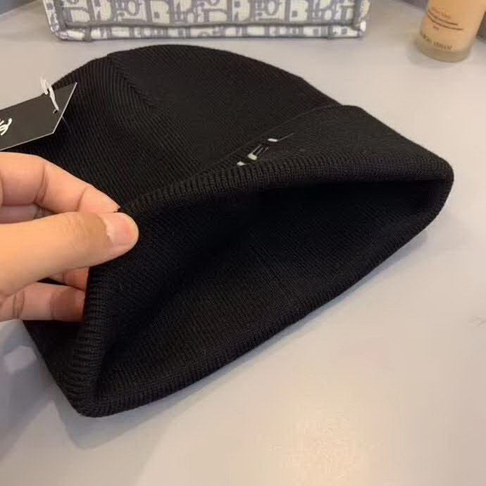 20冬季最新专柜款-Chanel针织羊毛毛线帽，定制羊毛，帅气朋克风。超酷时尚街头风！