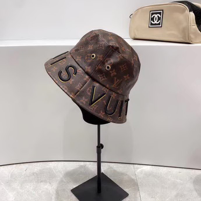 20冬季最新专柜款-路易威登LV刺绣皮革渔夫帽精致双重刺绣字母，超显高级！经典老花情怀，轻奢大牌，妥妥高级