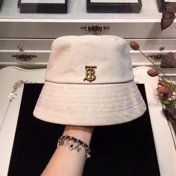 20冬季最新专柜款-Burberry杨幂同款，手感很好，超美渔夫帽 日常休闲必备啦