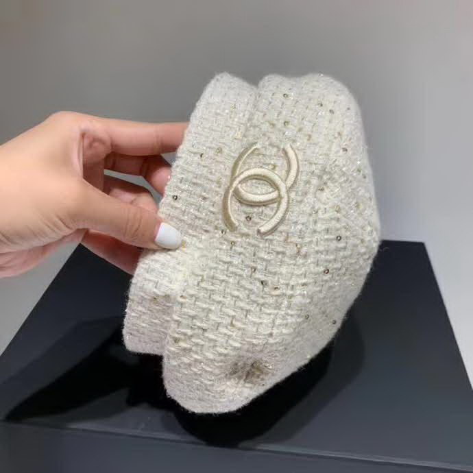 20冬季最新专柜款-香奈儿Chanel毛呢贝蕾帽，专柜同步，精致刺绣logo 百搭款，搭衣必备