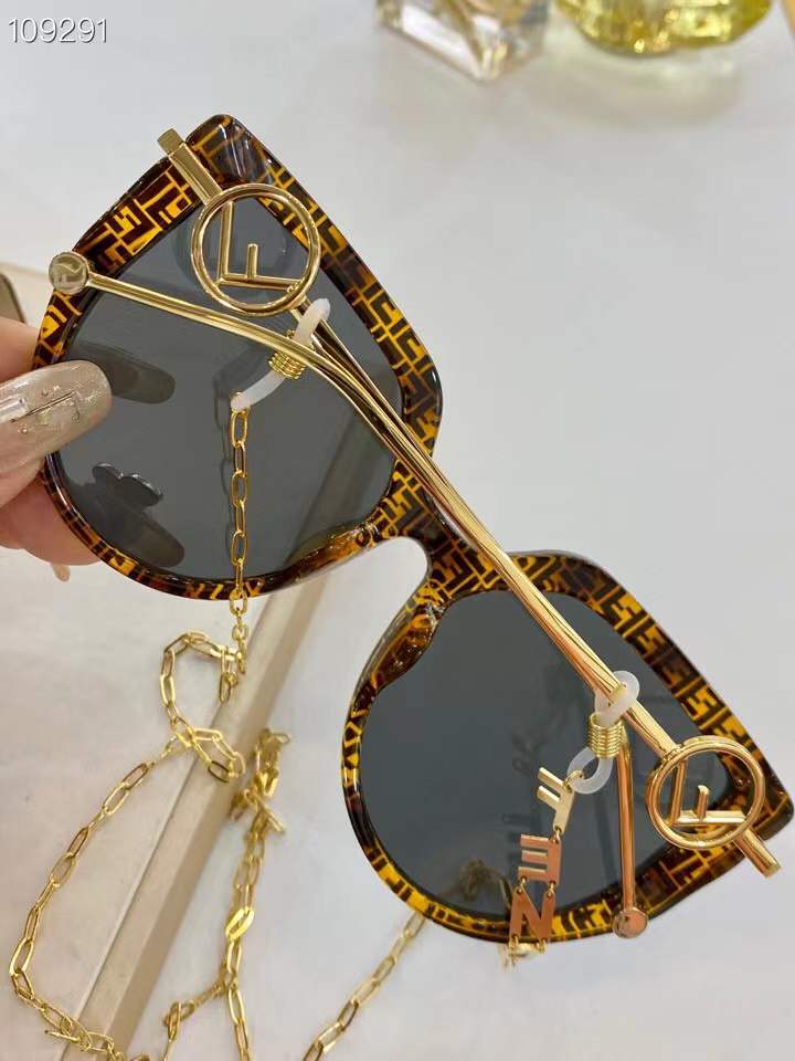 ☆「时尚达人首选」芬迪Fendi链条墨镜☆2020全网最新太阳眼镜流行趋势销量排行第一,让你做最耀眼最酷的时尚达人