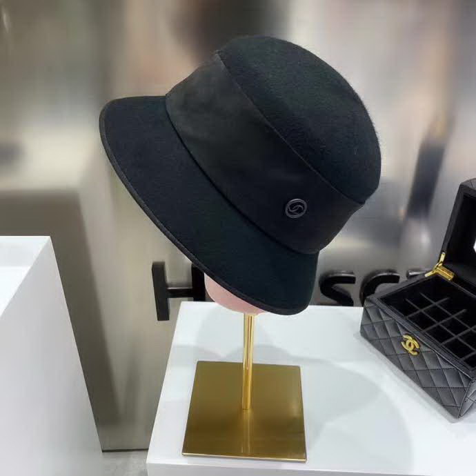 20冬季最新专柜款-Chanel秋冬新款高品质羊毛礼帽，高级麂皮绒布交叉织带，富家女礼帽，法式名媛风！超显气质的款式，香芋紫超美，香粉必入呦