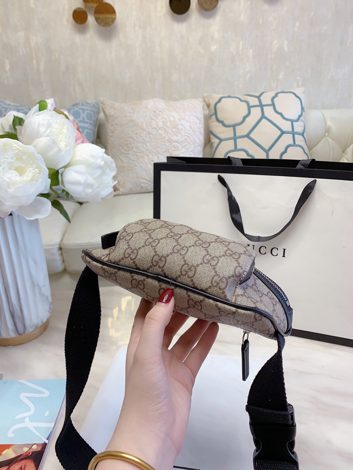 GUCCI  LB0312005030005  size: 22x13cm