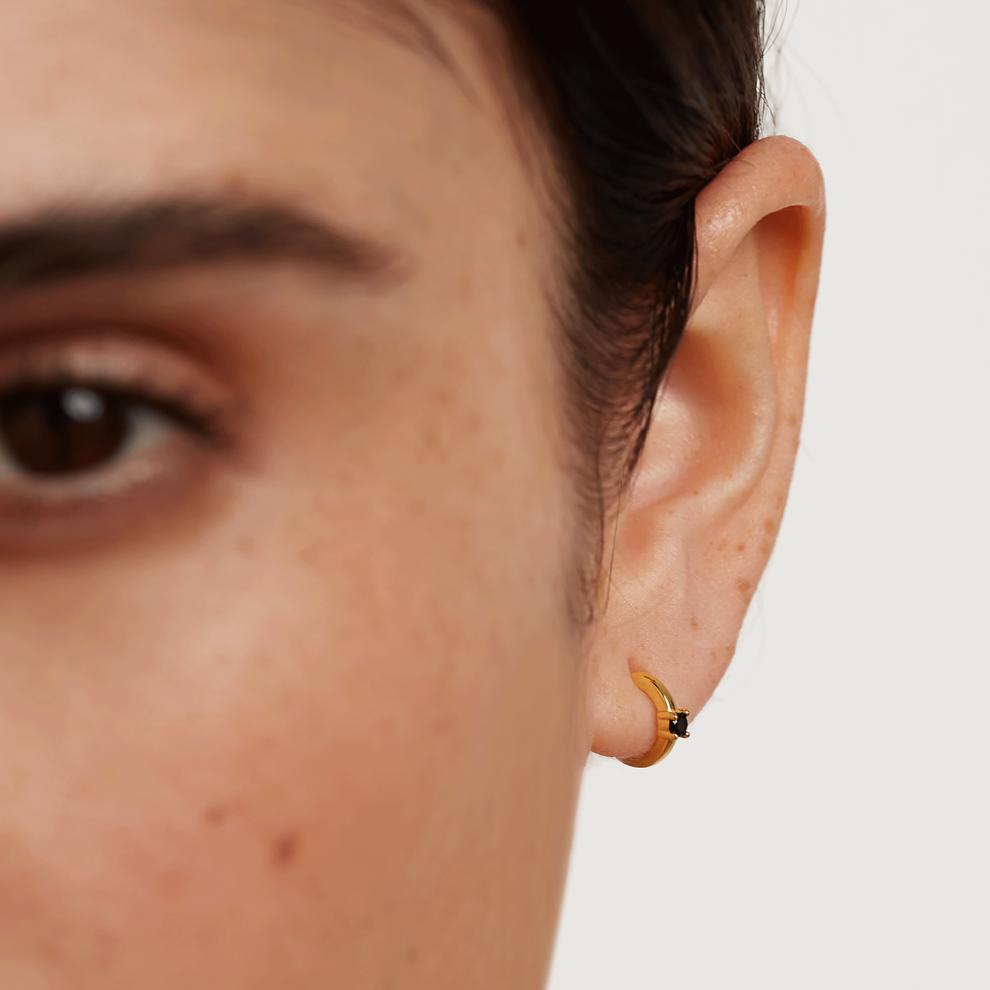 Black Solitary Earrings Gold