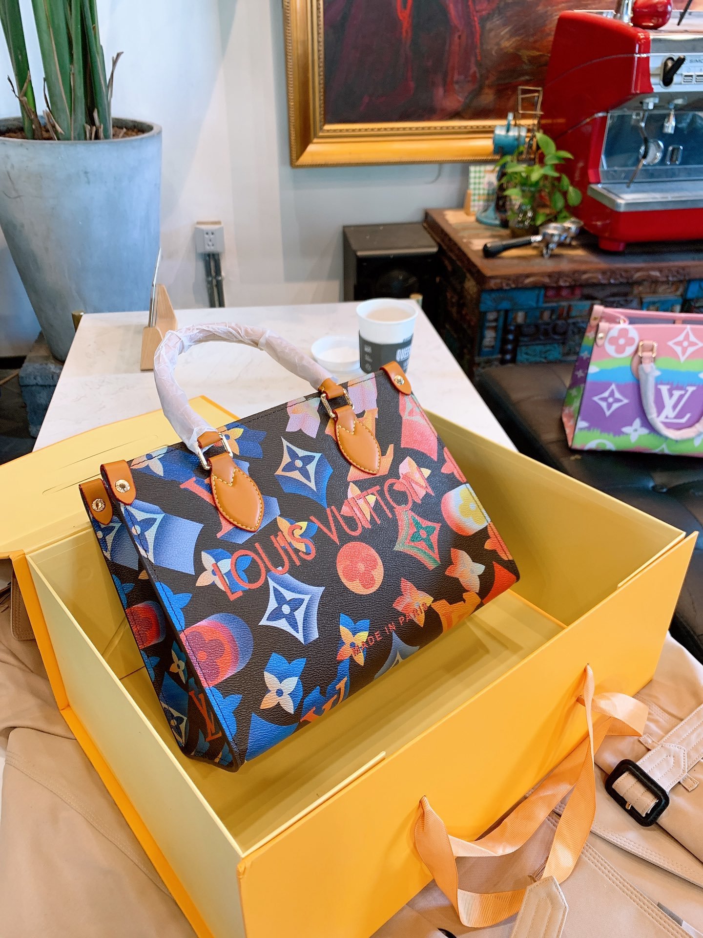 LOUIS VUITTON  LB5512005020125  size: 34cm/27cm