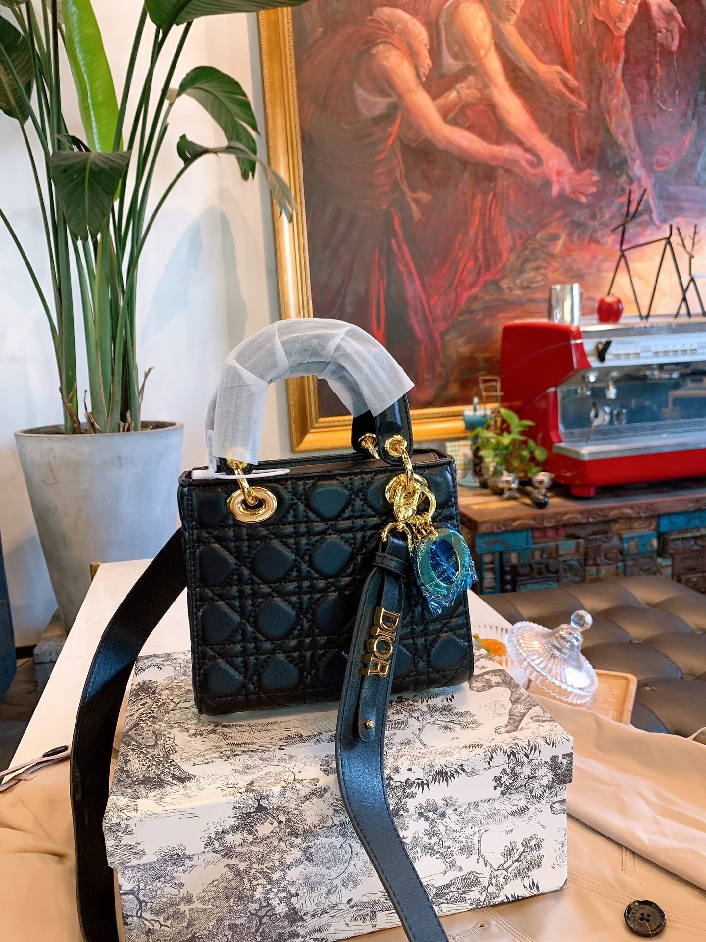 缺货 预定 DIOR  LB5912005020152  size: 18x15cm