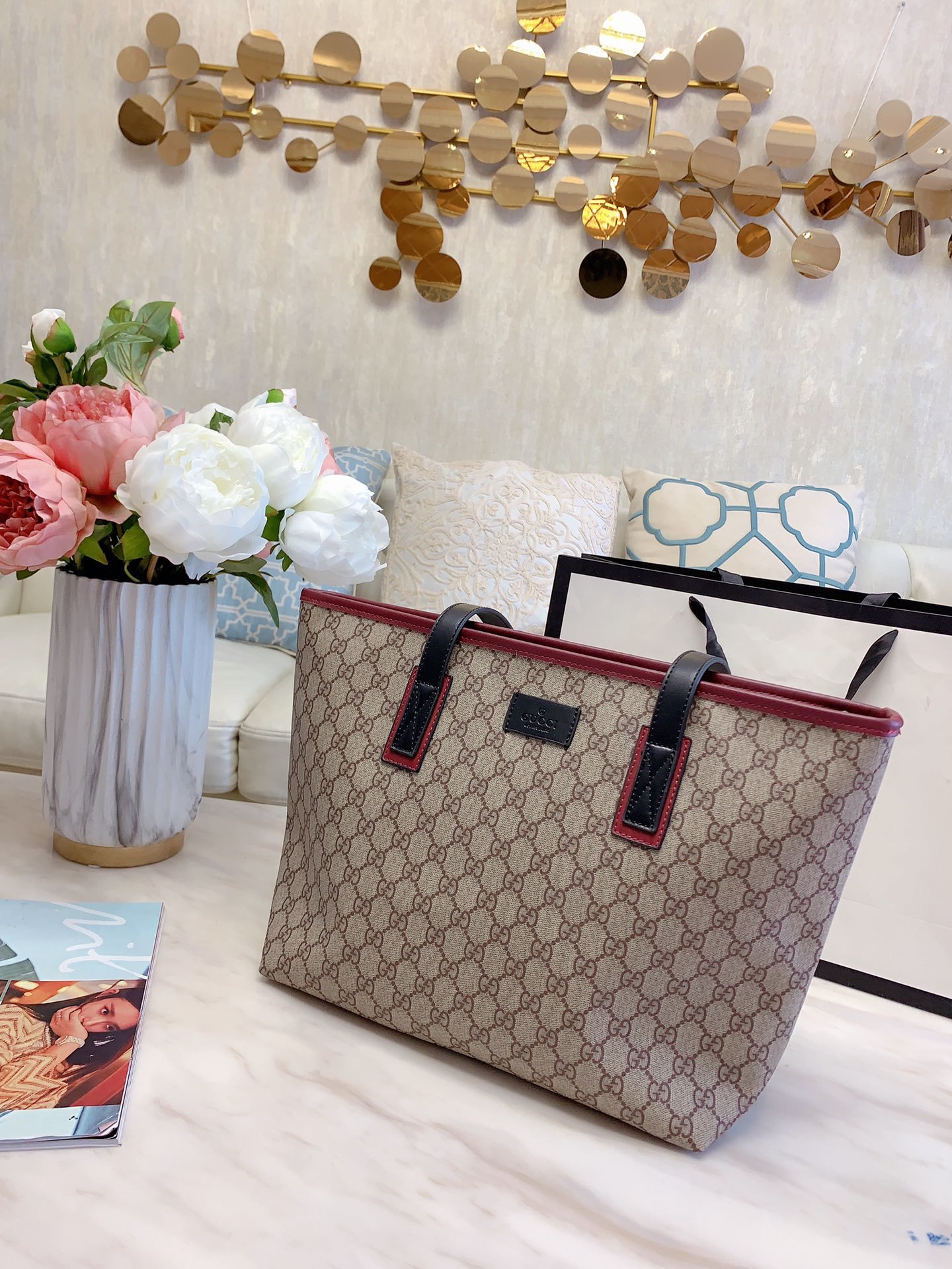 GUCCI  LB0612005030003  size: 31x29cm