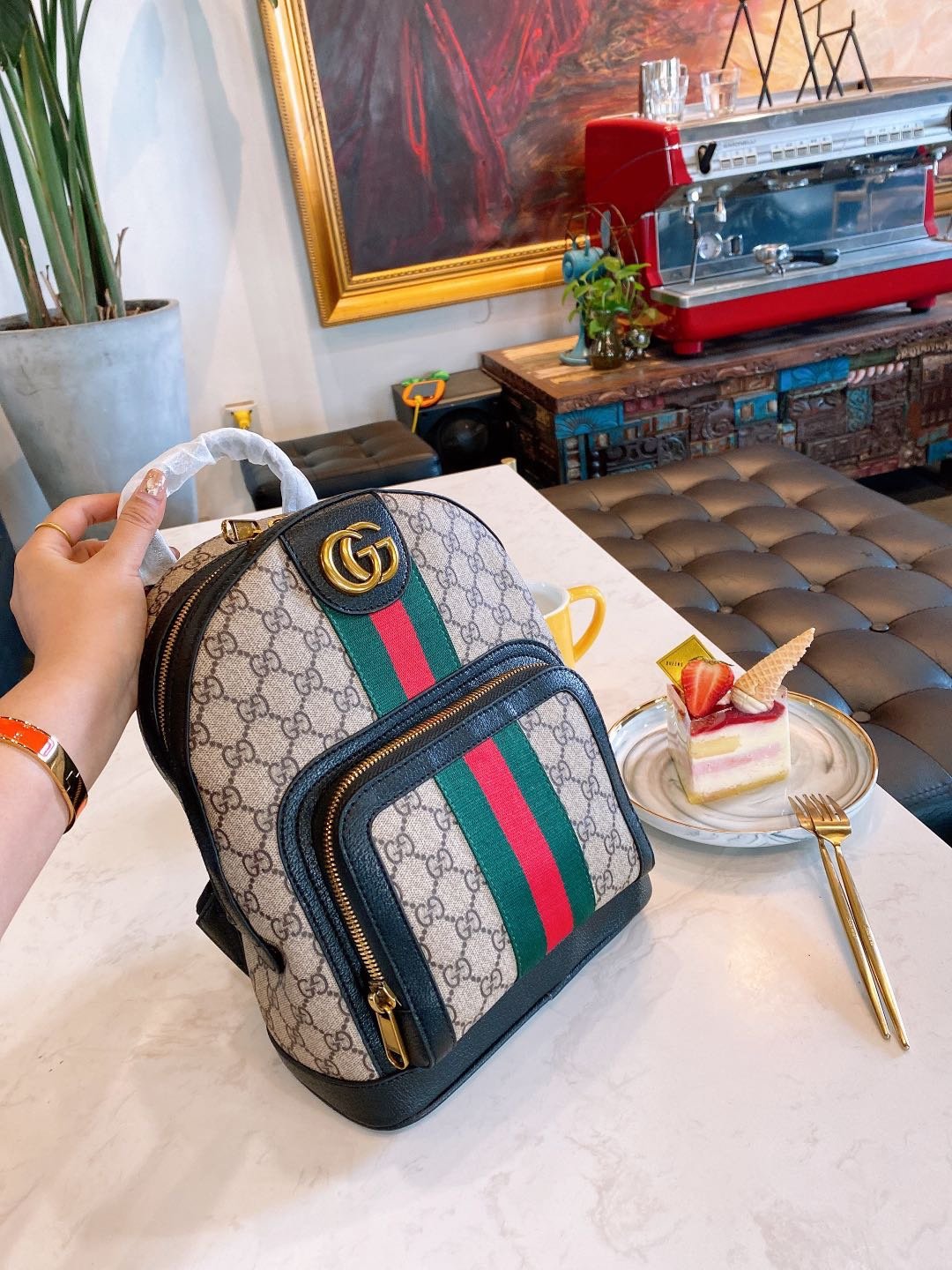 GUCCI  LB5612005020122  size: 30x23cm