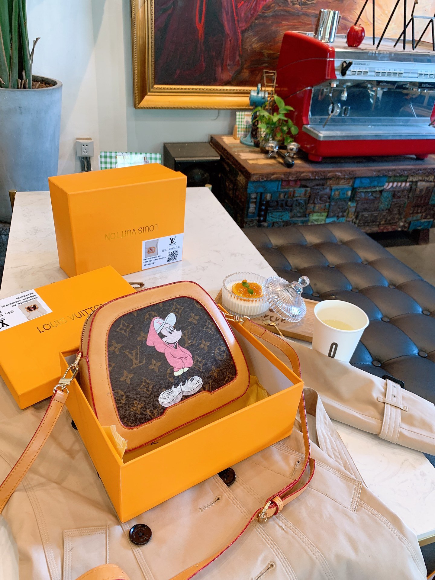 LOUIS VUITTON  LB0412005020148  size: 23x5x19cm