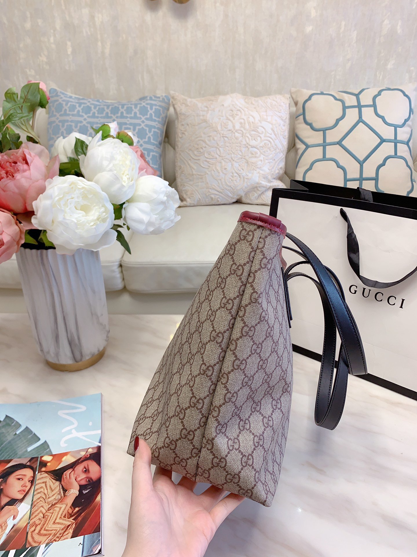 GUCCI  LB0612005030003  size: 31x29cm