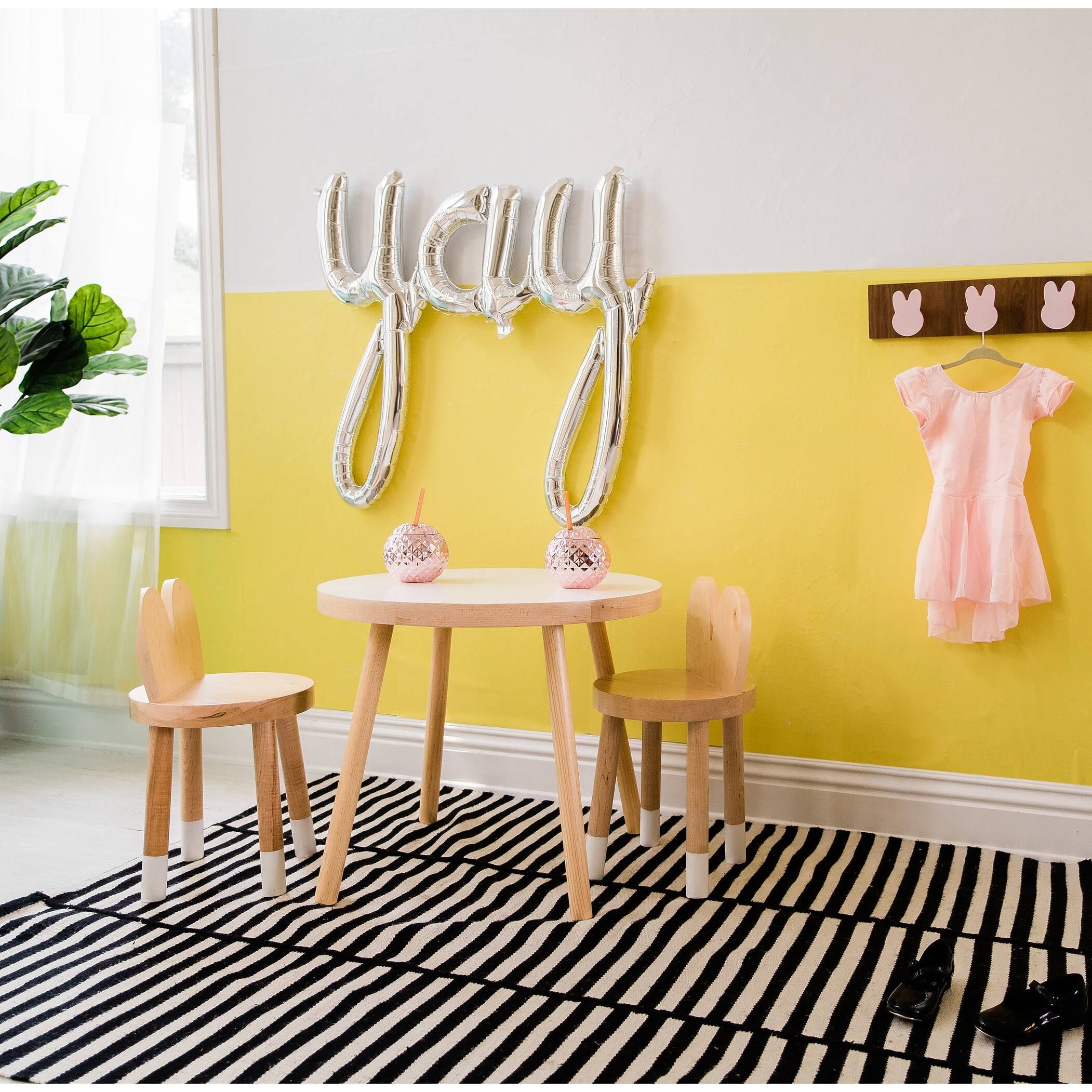 Poco Round Kids Table, Maple/Gray, 23.5x22 Small