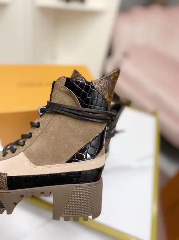 20秋季最新专柜款-路易威登LV2020早秋经典高跟马丁靴沙滩靴，鞋面牛皮/老花皮拼接 牛皮里 整条鞋带都是真皮切条 跟高7cm水台3.5cm 大气显瘦增高 好走不累脚