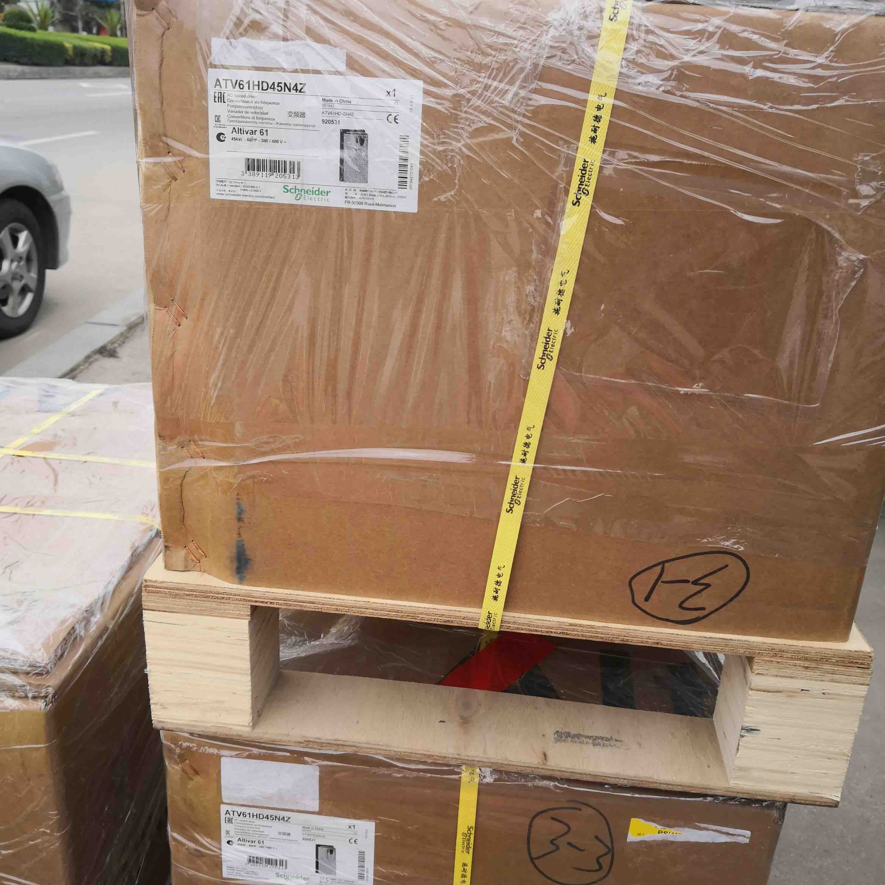 ATV61HD45N4Z Schneider Variable speed drive 45kW Brandy Original Factory Sealed New