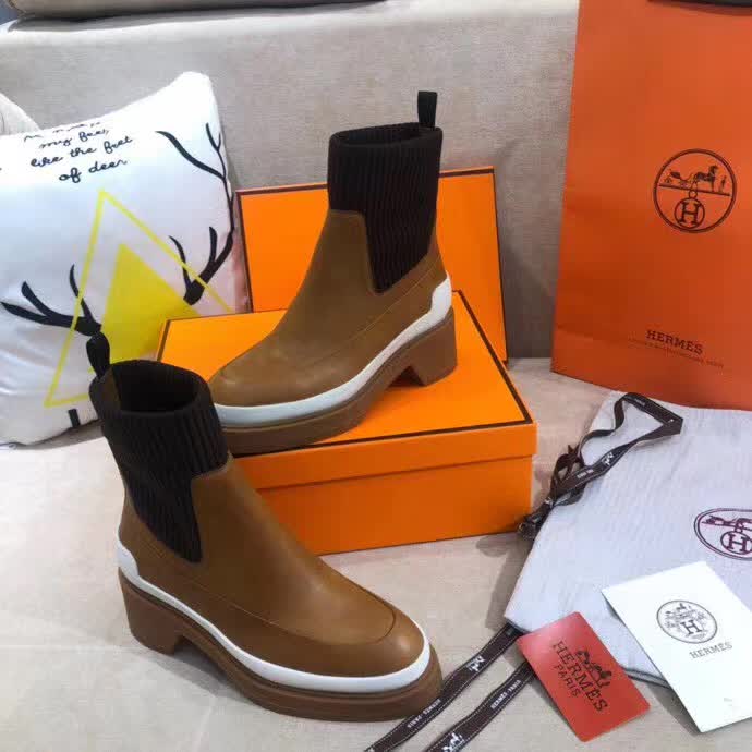 20秋季最新专柜款-爱马仕Hermes2020秋冬矮靴，可以说这是H家最年轻的，专柜第一眼看见就入手，上脚无敌好看，特别秀气修饰脚型。上脚很舒服