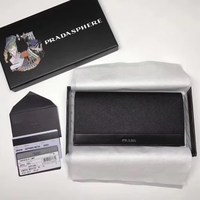 【原版皮】普拉达/Prada 西装钱夹，选用十字纹牛皮裁制而成，拼接光滑皮革点缀字唛徽标，精湛走线均匀整齐，油边顺滑，款号：2MV836